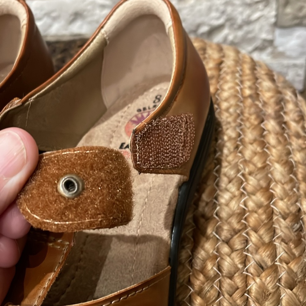 EARTH SPIRIT GELRON Women's Tan Sandals Sz 8 - Picture 10 of 11